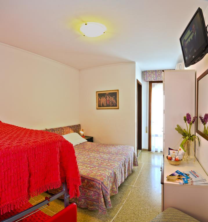 Hotel Nevada Bibione Buitenkant foto