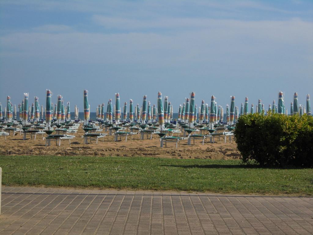 Hotel Nevada Bibione Buitenkant foto